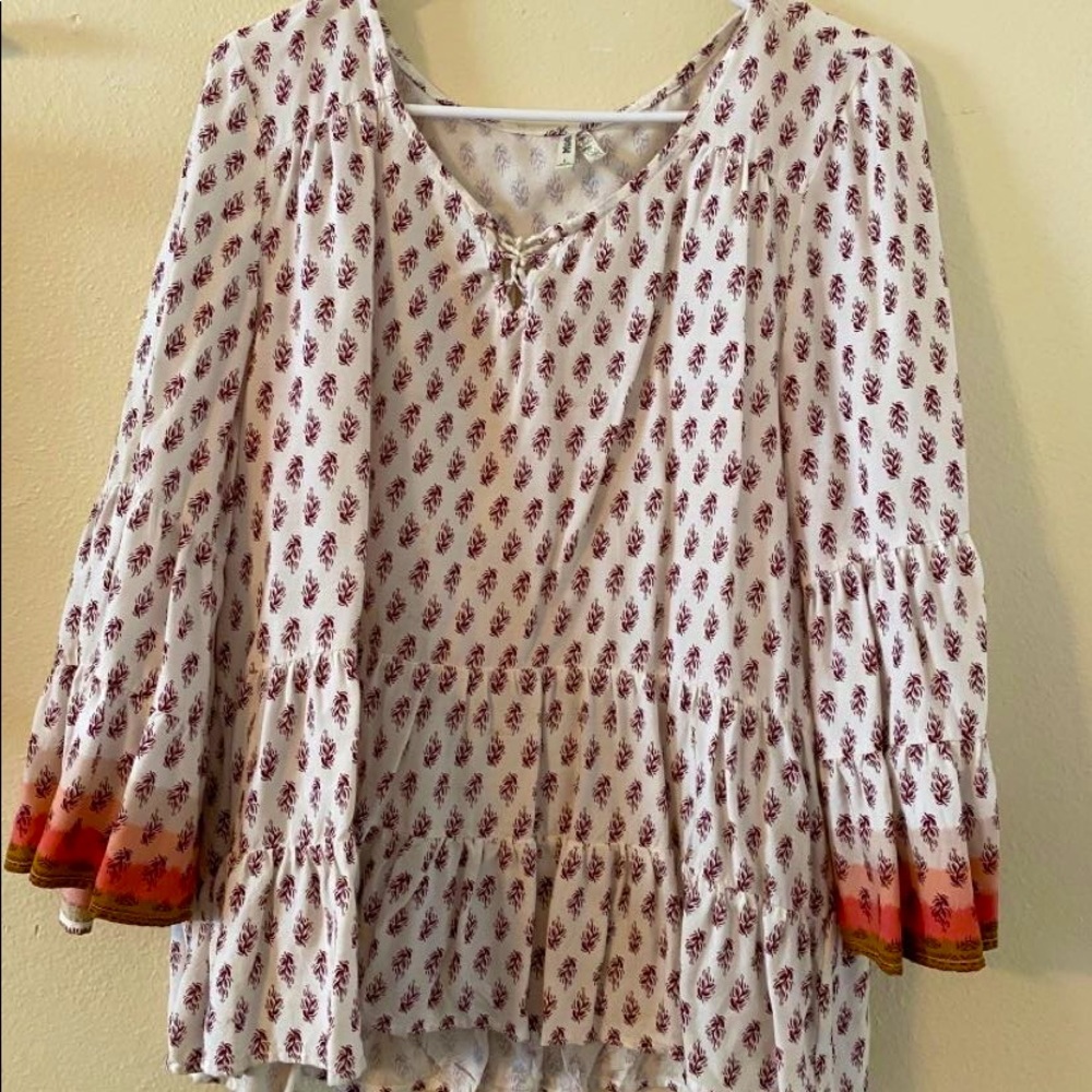 patterned flowy white top